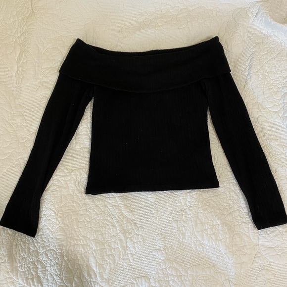 stradivarius Black Off-the-Shoulder Ribbed Sweater - Picture 2 of 4